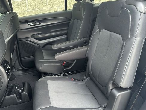 Used 2023 Jeep Grand Cherokee L Laredo AWD/4WD image 30