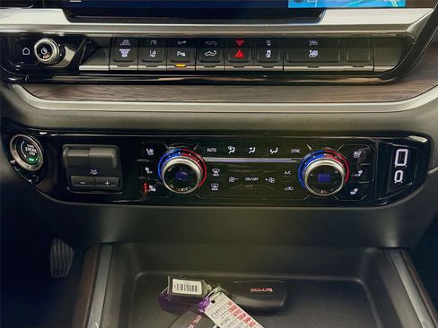 New 2026 GMC Sierra 2500 SLT w/ SLT Premium Package AWD/4WD image 17