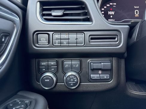 Used 2022 GMC Yukon XL SLT w/ SLT Premium Package image 25