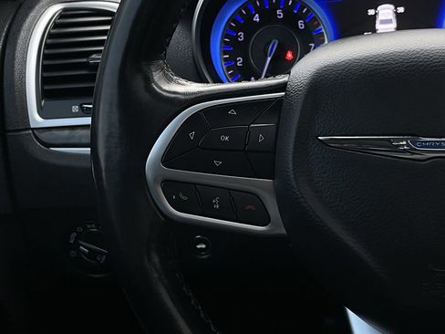 Used 2020 Chrysler 300 Limited image 13