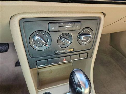 Used 2013 Volkswagen Beetle 2.5 image 17