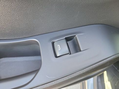 Used 2023 Chevrolet Traverse LT w/ Rear Camera Mirror Package FWD image 21