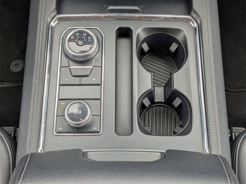 Used 2024 Ford Expedition Max XLT image 28