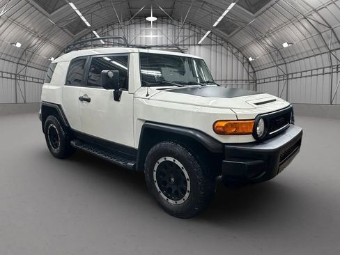 Used 2011 Toyota FJ Cruiser Sport Utility 2D image 7
