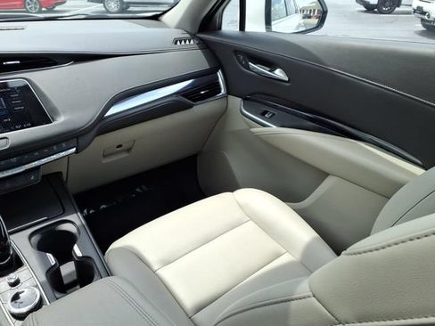 Certified 2023 Cadillac XT4 Luxury w/ Cold Weather Package FWD image 18