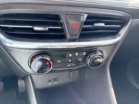 Used 2025 Buick Encore GX Preferred image 18