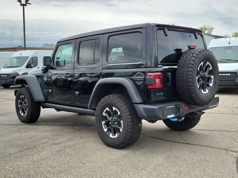 Used 2025 Jeep Wrangler Unlimited Rubicon 4xe w/ Safety Group AWD/4WD image 3