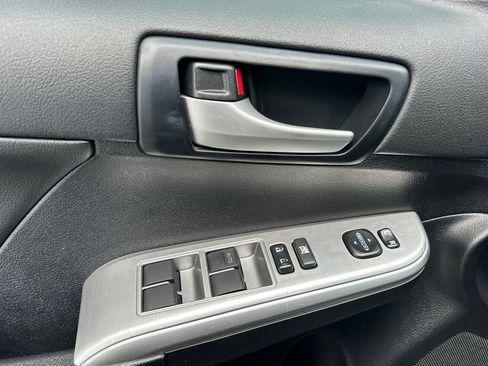 Used 2014 Toyota Camry SE FWD image 11