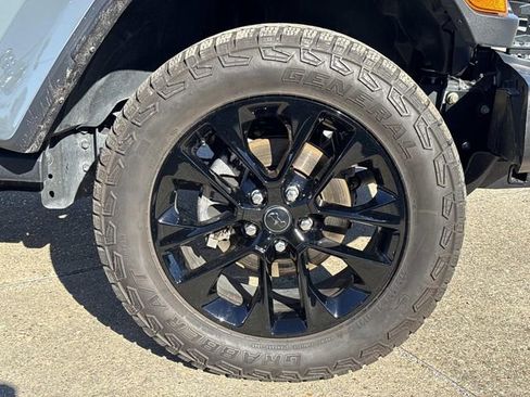 Used 2025 Jeep Gladiator Sport image 7