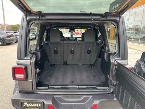 Used 2025 Jeep Wrangler Unlimited Sport AWD/4WD image 10