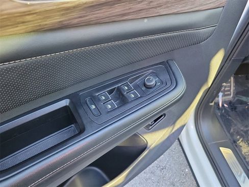 Certified 2024 Volkswagen Atlas SEL Premium R-Line image 17