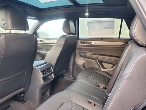 New 2026 Volkswagen Atlas Cross Sport SE FWD image 5
