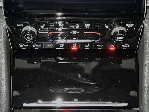 New 2025 Jeep Grand Cherokee Limited w/ Luxury Tech Group II image 10