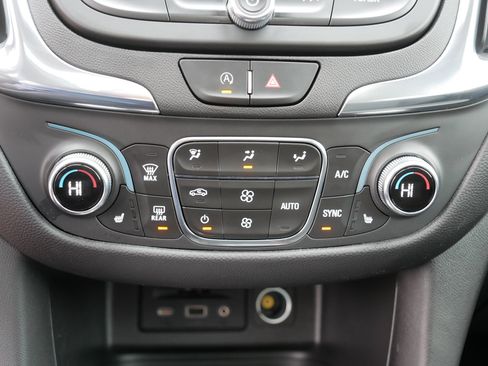 Used 2023 Chevrolet Equinox LT image 23