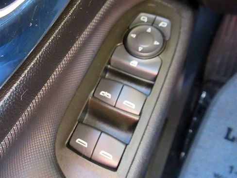 Used 2023 Chevrolet Equinox RS FWD image 28