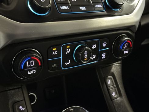 Used 2019 GMC Acadia SLT w/ LPO, Black Accent Package AWD/4WD image 16