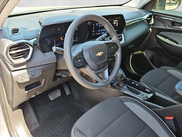 Used 2025 Chevrolet TrailBlazer LS w/ LS Convenience Package FWD image 10