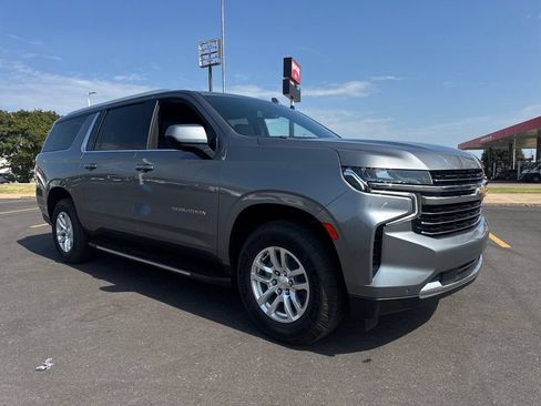 Used 2022 Chevrolet Suburban LT RWD image 9