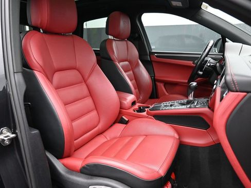 Used 2020 Porsche Macan GTS AWD/4WD image 28