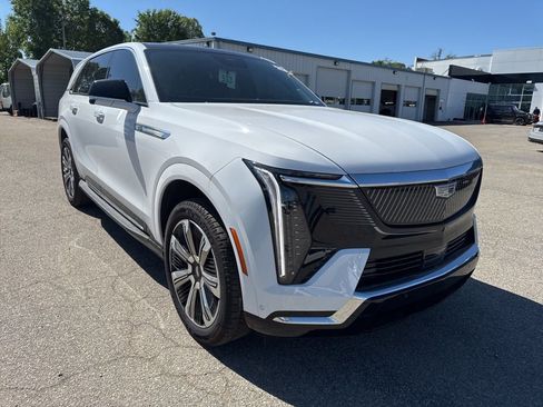Used 2025 Cadillac Escalade IQ Luxury 2 AWD/4WD image 4