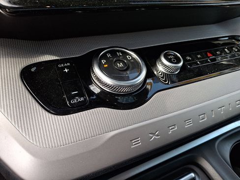 Certified 2025 Ford Expedition Active AWD/4WD image 17