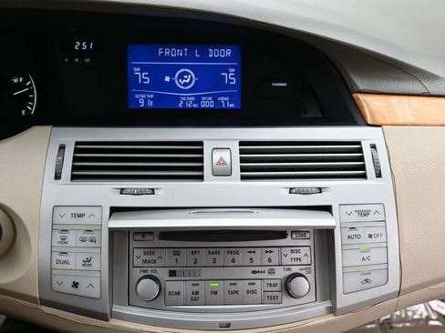 Used 2005 Toyota Avalon XLS FWD image 18