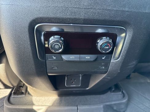 Used 2025 Chevrolet Suburban LT w/ Comfort Package image 23