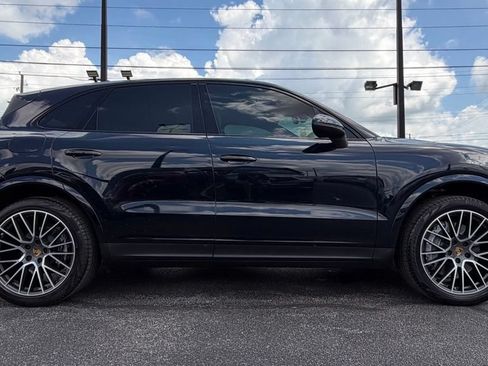 Used 2021 Porsche Cayenne AWD/4WD image 9