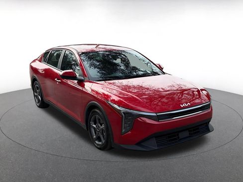 Used 2025 Kia K4 LXS image 1