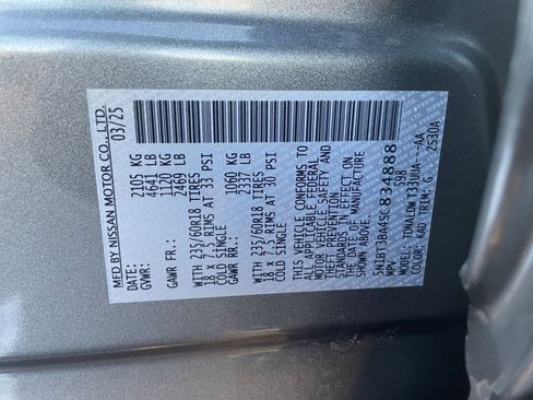 Used 2025 Nissan Rogue SV image 30