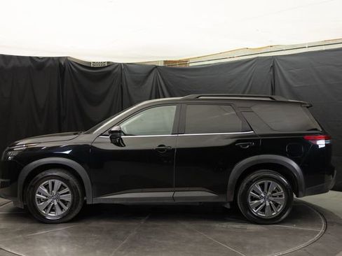 Used 2024 Nissan Pathfinder SV AWD/4WD image 8