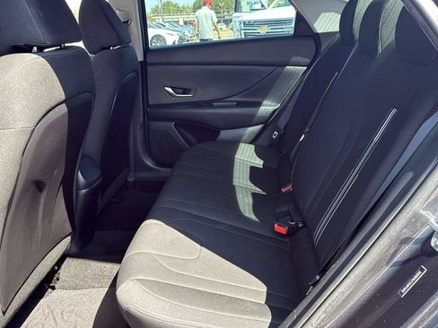 Used 2022 Hyundai Elantra SEL FWD image 13
