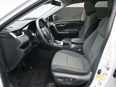 Used 2022 Toyota RAV4 XLE w/ Convenience Package image 11
