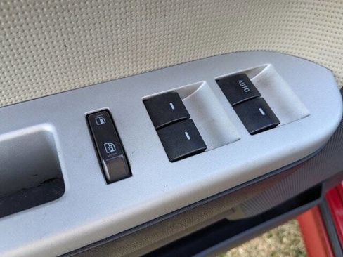 Used 2010 Mercury Mariner Premier image 13