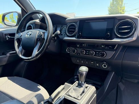 Used 2016 Toyota Tacoma TRD Sport w/ Premium & Technology Package AWD/4WD image 25