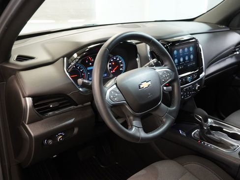 Used 2023 Chevrolet Traverse LT image 6