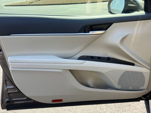 Used 2022 Toyota Camry LE image 14