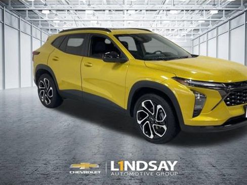 Used 2024 Chevrolet Trax RS w/ Sunroof Package image 3