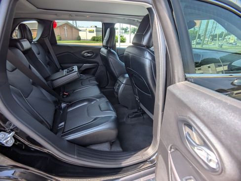 Used 2022 Jeep Cherokee Limited AWD/4WD image 13