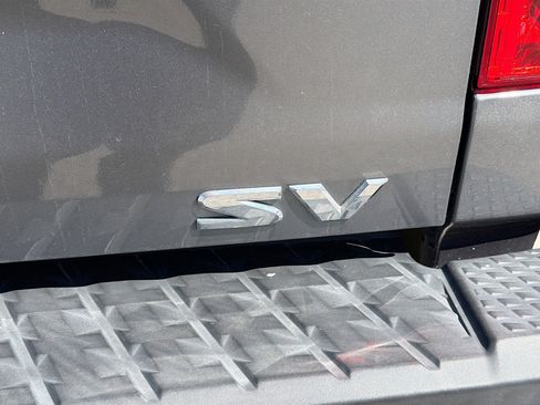 Used 2018 Nissan Titan SV w/ SV Convenience Package image 11