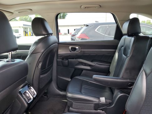 Used 2023 Kia Sorento SX FWD image 10