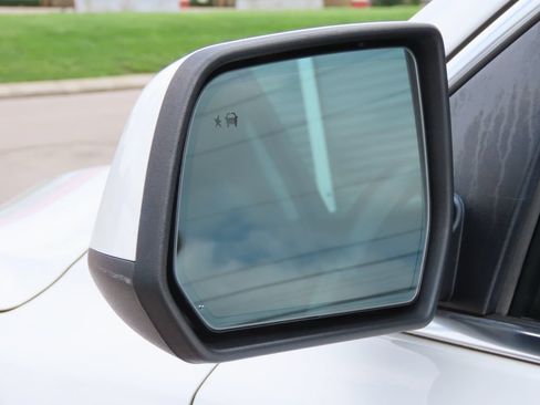 Used 2019 GMC Acadia SLT FWD image 18