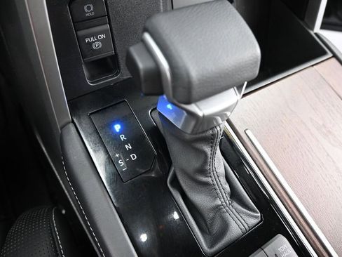 Used 2025 Toyota Sequoia Capstone AWD/4WD image 35