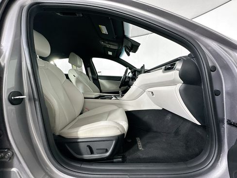 Used 2025 Genesis G70 2.5T RWD image 33