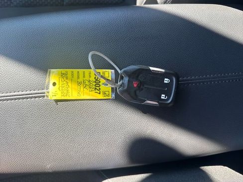 Used 2024 GMC Terrain SLE image 32