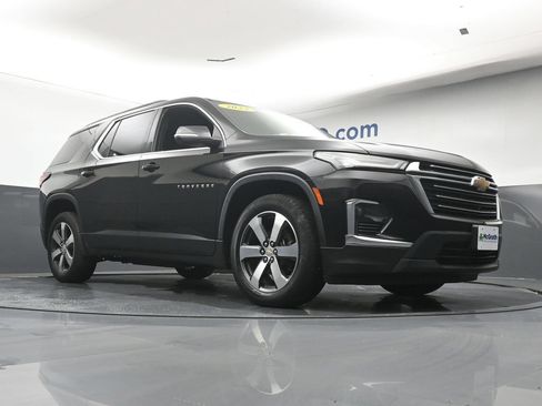 Used 2023 Chevrolet Traverse LT w/ LT Premium Package AWD/4WD image 28
