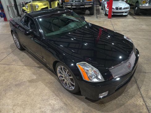 Used 2008 Cadillac XLR V RWD image 28