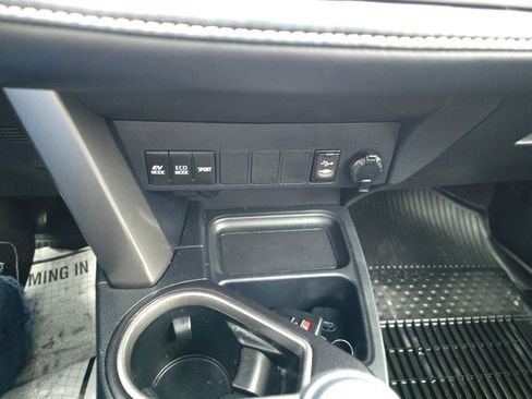 Used 2018 Toyota RAV4 XLE image 28