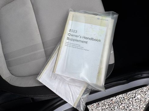 Used 2023 Hyundai Venue SEL image 22