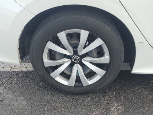 Used 2024 Honda Civic LX image 6